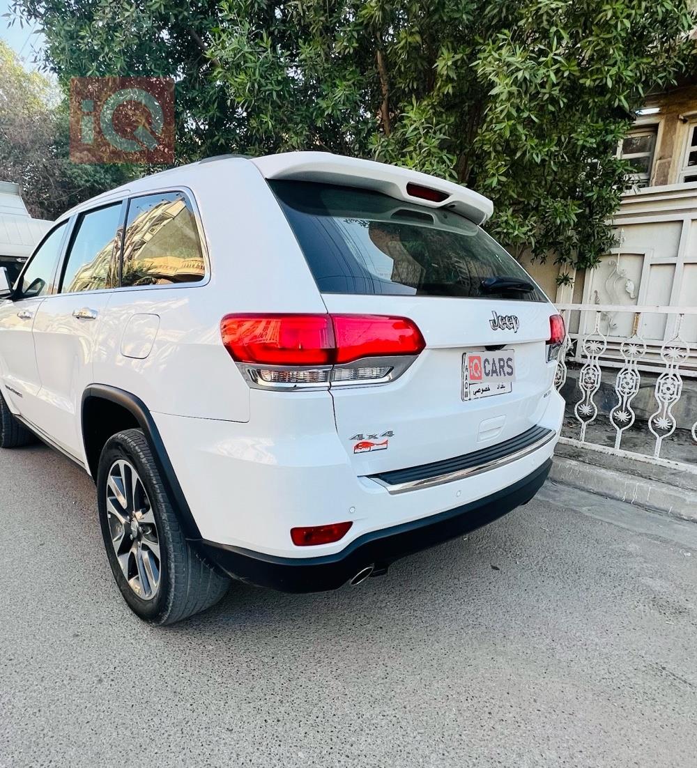 جیپ گراند شیرۆکی